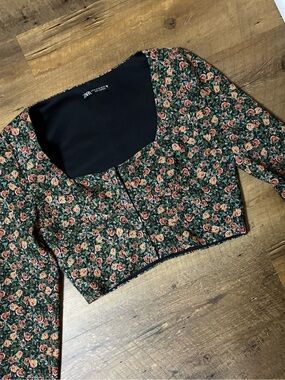ZARA Floral Cropped Long-Sleeve Top - Green with Pink Rose Print Sz XS